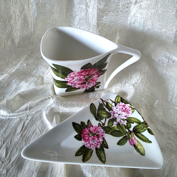 Royal Elfreda Teacup and Saucer - Unique Triangle Floral Leaf - Picture 6 of 12